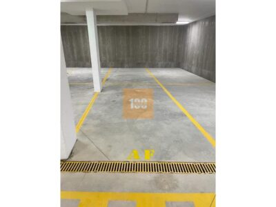 Lugar garagem duplo, Roberto Ivens