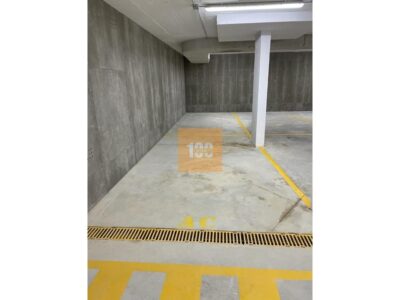 Lugar garagem duplo, Roberto Ivens