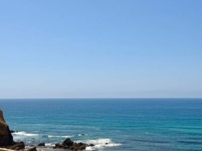 Vista de mar total e a 100 metros da Praia em Santa Cruz!