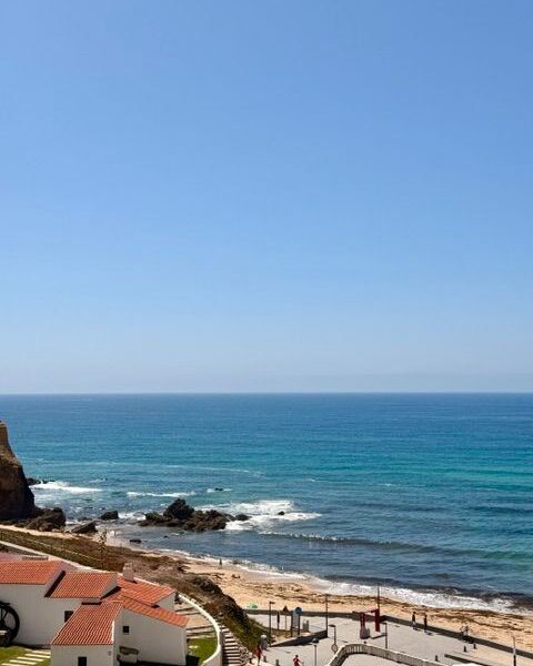 Vista de mar total e a 100 metros da Praia em Santa Cruz!