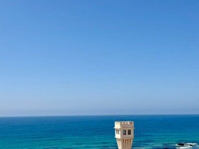 Vista de mar total e a 100 metros da Praia em Santa Cruz!
