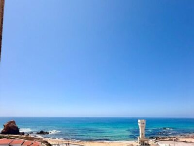 Vista de mar total e a 100 metros da Praia em Santa Cruz!
