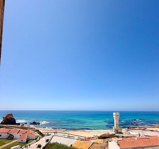 Vista de mar total e a 100 metros da Praia em Santa Cruz!